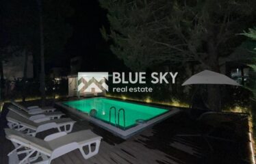 Vilë në Natyrën e Mrekullueshme të Kompleksit Vala Mar, Gjiri i Lalzit