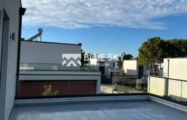 Vilë me Pamje të Mrekullueshme dhe Cilësi të Lartë në Kompleksin Vala Mar