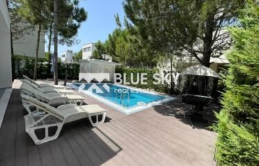 Vilë në Natyrën e Mrekullueshme të Kompleksit Vala Mar, Gjiri i Lalzit